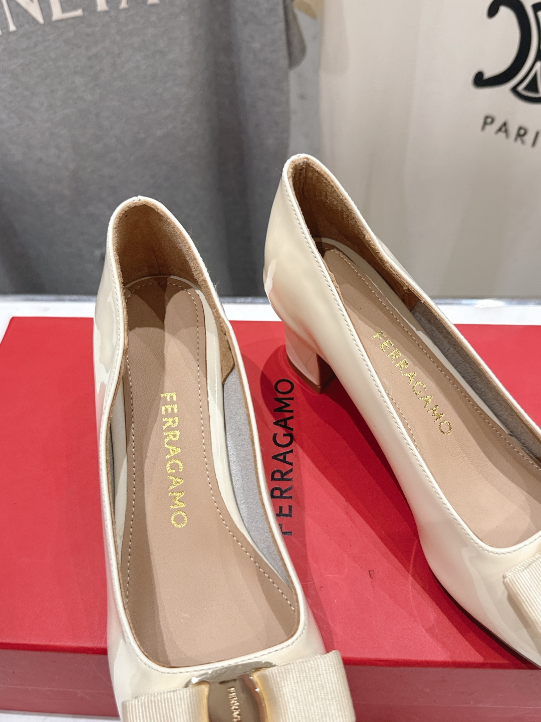 高版本出厂  FERRAGAMO/菲拉格慕F065  26ss官方新款真皮蝴蝶结系列高跟鞋单鞋菲拉格慕今