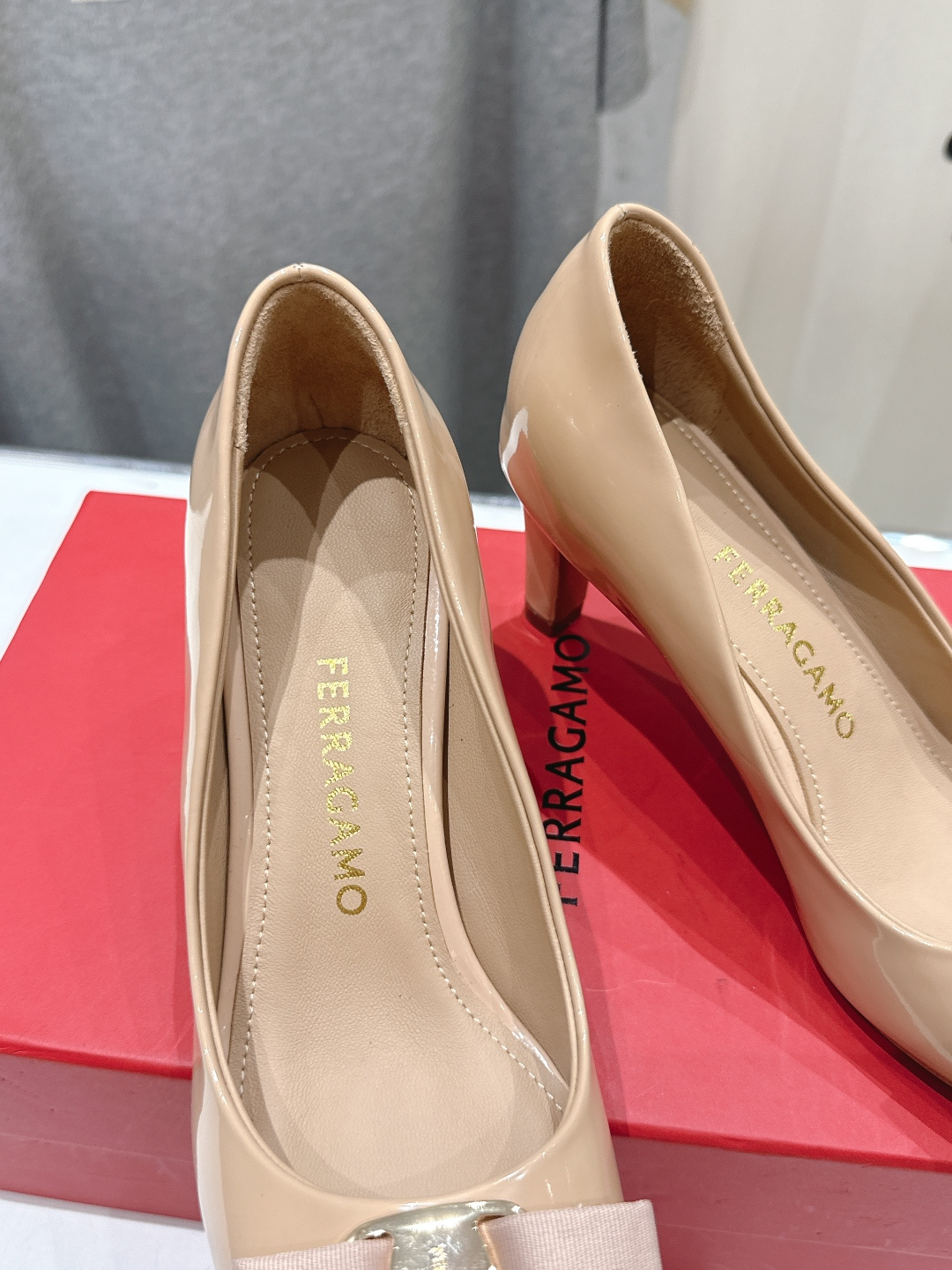 高版本出厂  FERRAGAMO/菲拉格慕F065  26ss官方新款真皮蝴蝶结系列高跟鞋单鞋菲拉格慕今