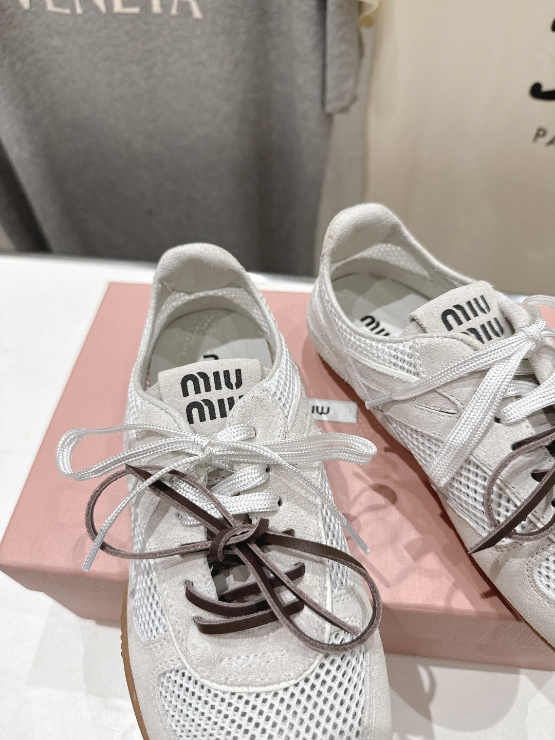 高版本出厂 MiuMiu/缪缪F027 2026ss新款系带网面休闲鞋德训鞋~顶级版本今年主推款 复 高版本出厂 MiuMiu/缪缪F027 2026ss新款系带网面休闲鞋德训鞋~顶级版本今年主推款 复