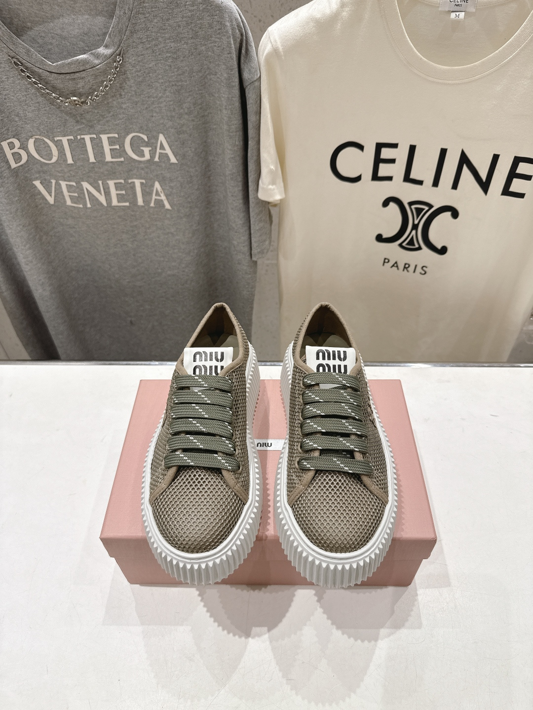 高版本出厂  MiuMiu*繆繆F027 26ss new arrival～Miu家走秀新款透气网纱德训