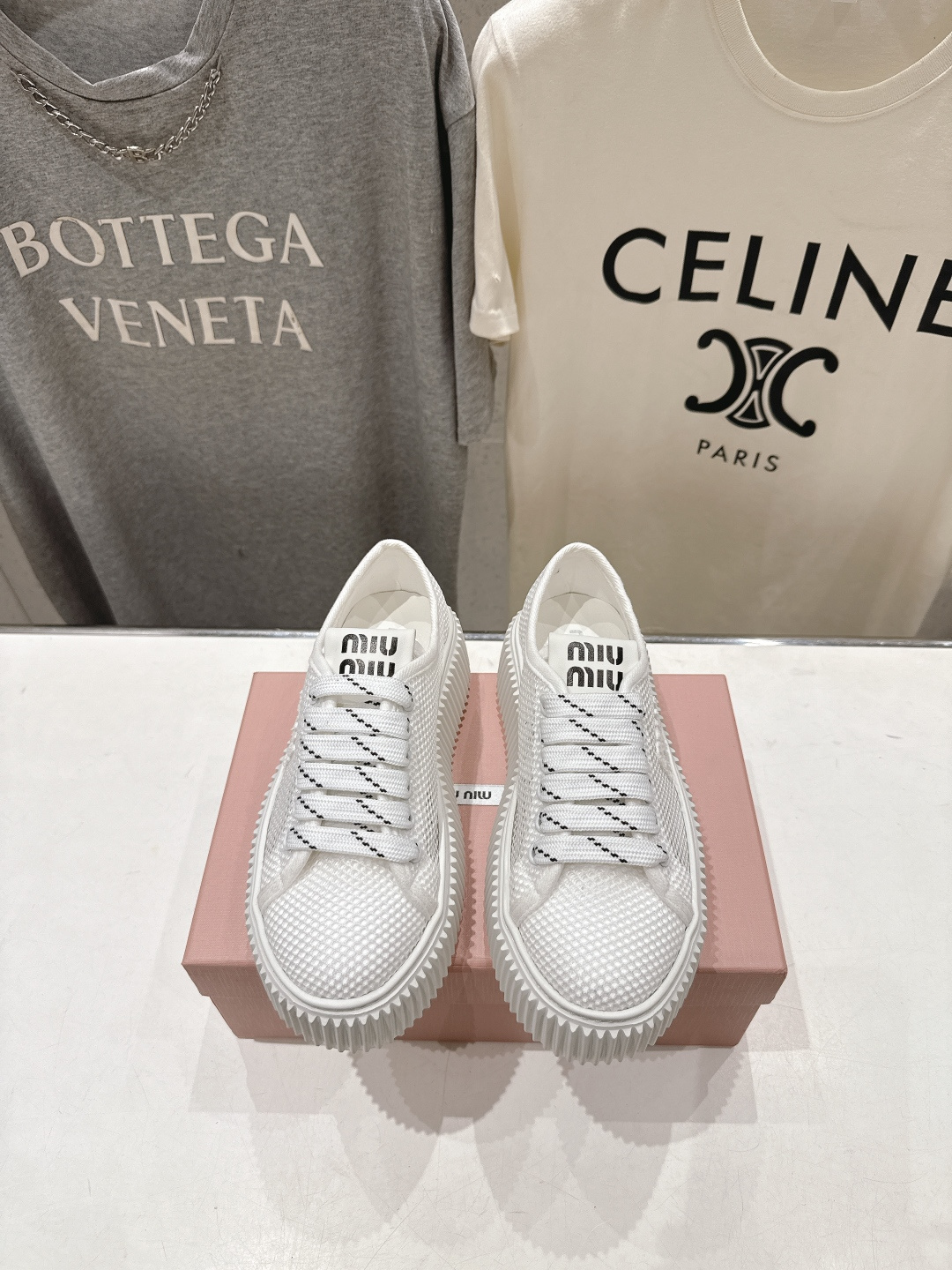 高版本出厂  MiuMiu*繆繆F027 26ss new arrival～Miu家走秀新款透气网纱德训