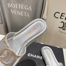 高版本出厂 chanel*香奈儿F027 小香2026ss夏季最新平底拖鞋🆕时尚百搭系列~深受各界美女 高版本出厂 chanel*香奈儿F027 小香2026ss夏季最新平底拖鞋🆕时尚百搭系列~深受各界美女