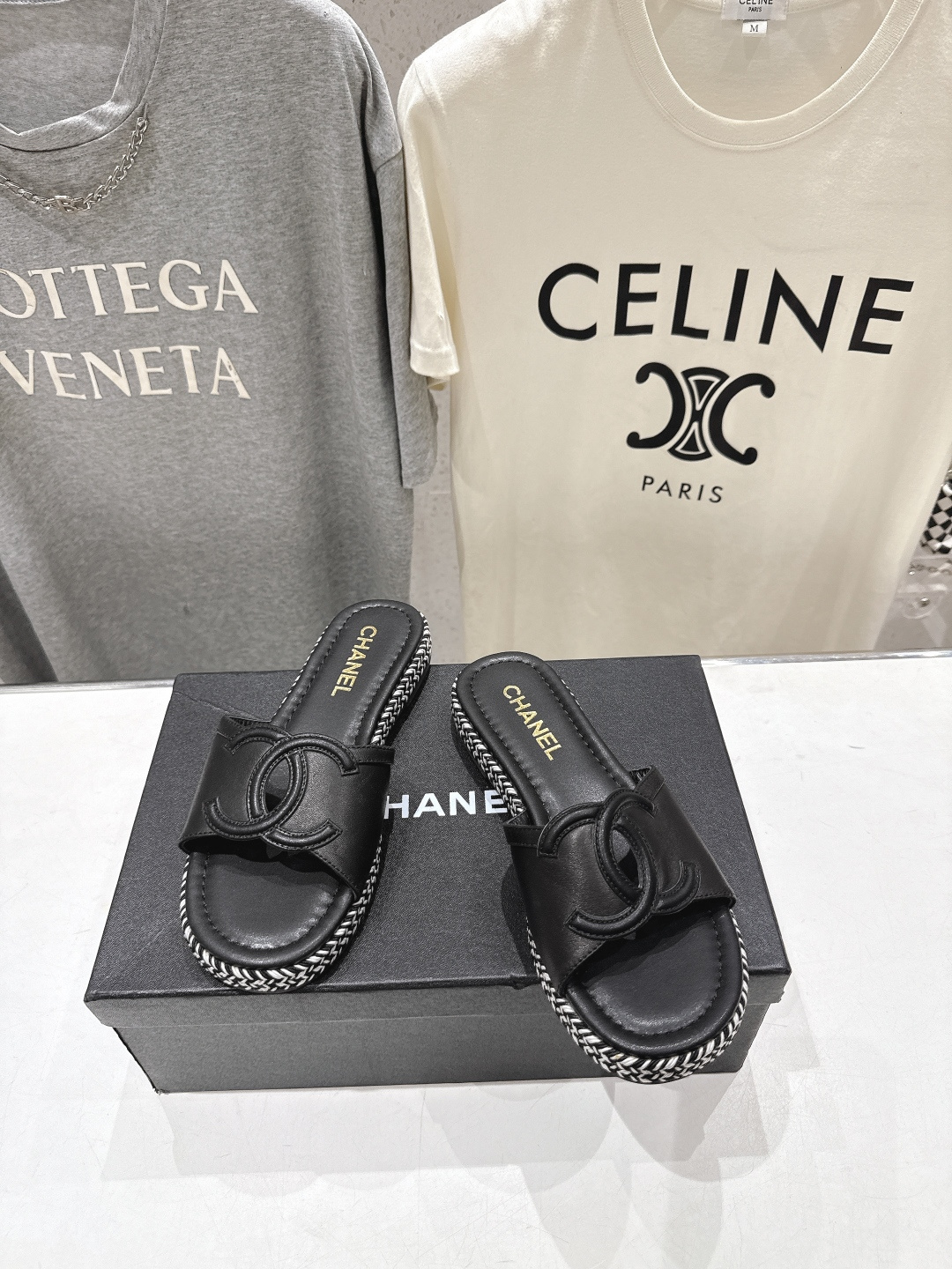 高版本出厂  chanel*香奈儿F027 小香2026ss夏季最新平底拖鞋🆕时尚百搭系列～深受各界美女
