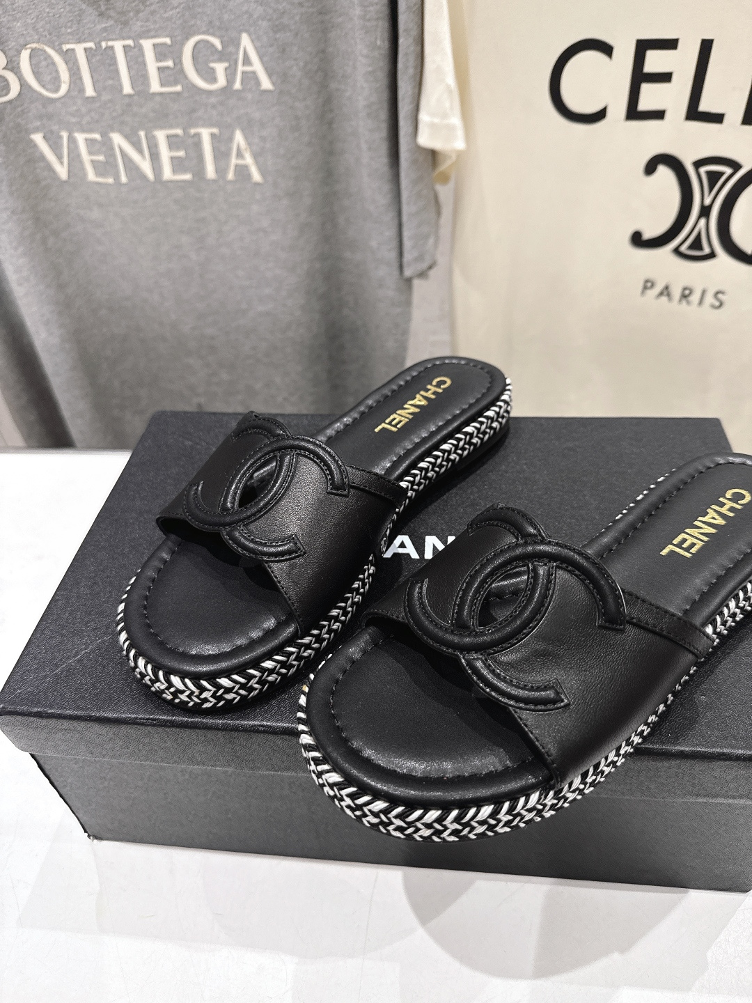 高版本出厂  chanel*香奈儿F027 小香2026ss夏季最新平底拖鞋🆕时尚百搭系列～深受各界美女