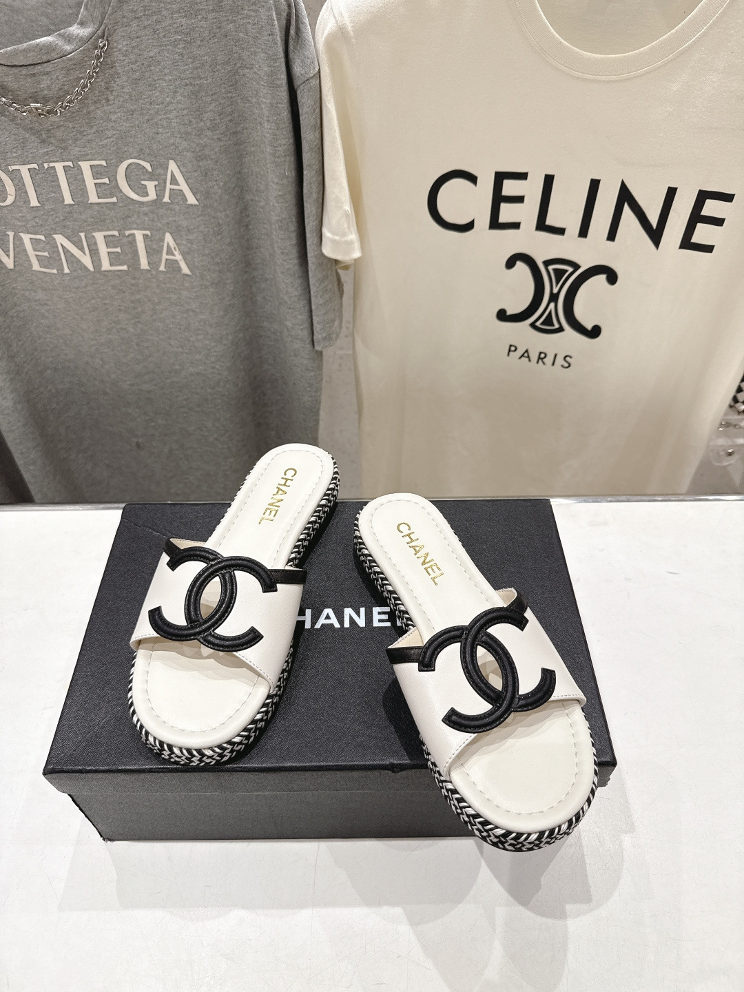 高版本出厂  chanel*香奈儿F027 小香2026ss夏季最新平底拖鞋🆕时尚百搭系列～深受各界美女