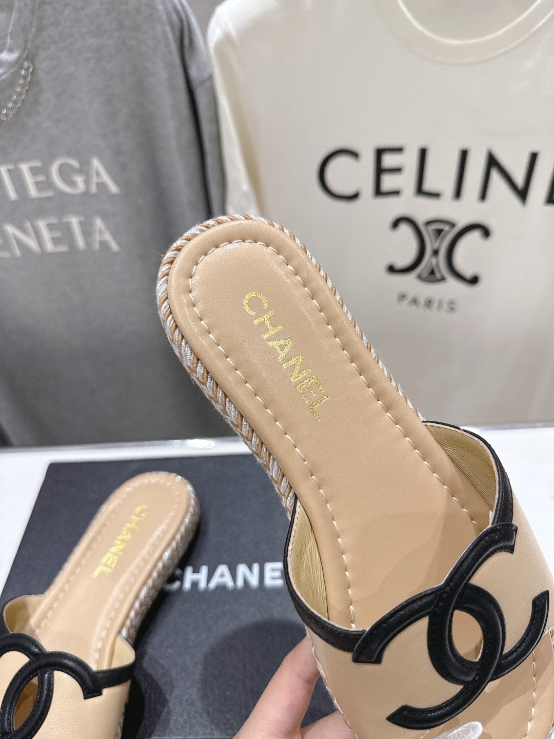 高版本出厂  chanel*香奈儿F027 小香2026ss夏季最新平底拖鞋🆕时尚百搭系列～深受各界美女