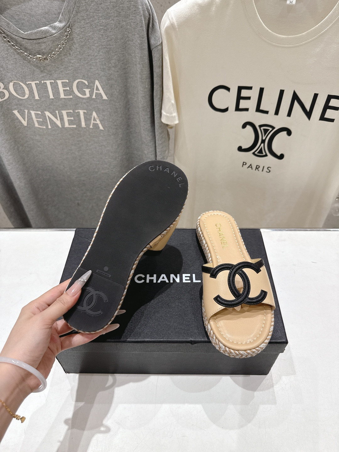 高版本出厂  chanel*香奈儿F027 小香2026ss夏季最新平底拖鞋🆕时尚百搭系列～深受各界美女