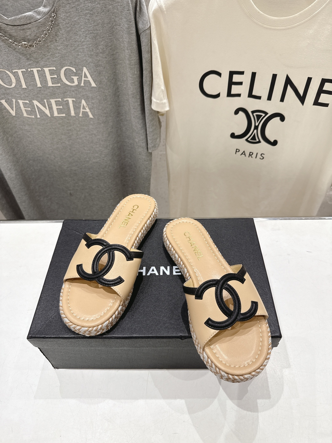 高版本出厂  chanel*香奈儿F027 小香2026ss夏季最新平底拖鞋🆕时尚百搭系列～深受各界美女
