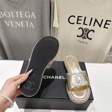 高版本出厂 chanel*香奈儿F027 小香2026ss夏季最新平底拖鞋🆕时尚百搭系列~深受各界美女 高版本出厂 chanel*香奈儿F027 小香2026ss夏季最新平底拖鞋🆕时尚百搭系列~深受各界美女