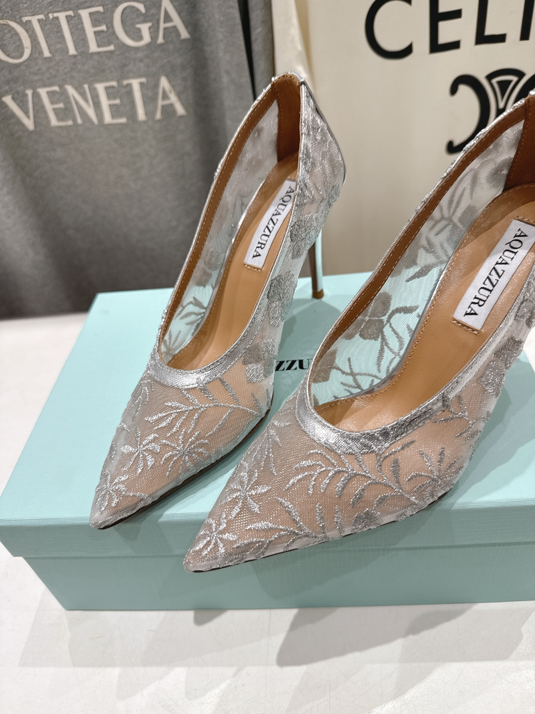 高版本出厂 「ᴀqᴜᴀᴢᴢᴜʀᴀ」AQUAZZURA/菠萝F072 2026ss新款尖头金属刺绣高跟鞋凉