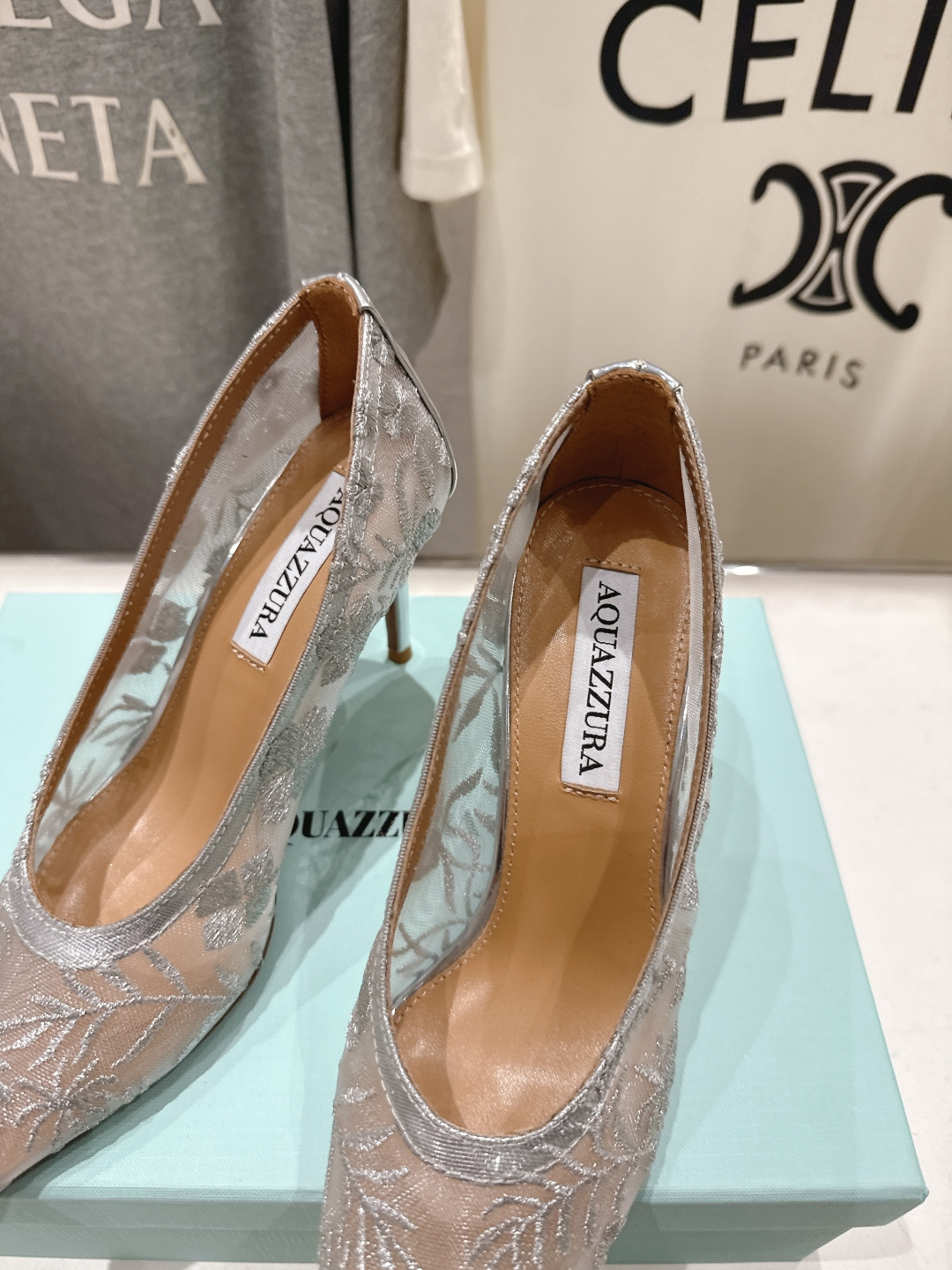 高版本出厂 「ᴀqᴜᴀᴢᴢᴜʀᴀ」AQUAZZURA/菠萝F072 2026ss新款尖头金属刺绣高跟鞋凉