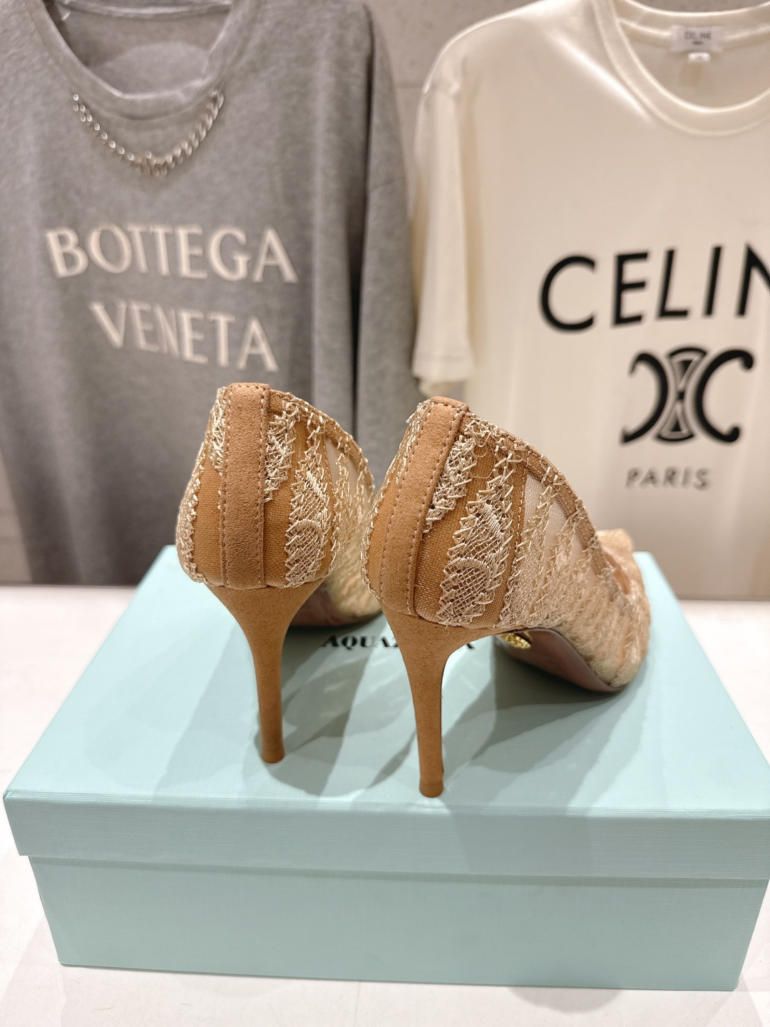 高版本出厂 「ᴀqᴜᴀᴢᴢᴜʀᴀ」AQUAZZURA/菠萝F072 2026ss新款尖头金属刺绣高跟鞋凉
