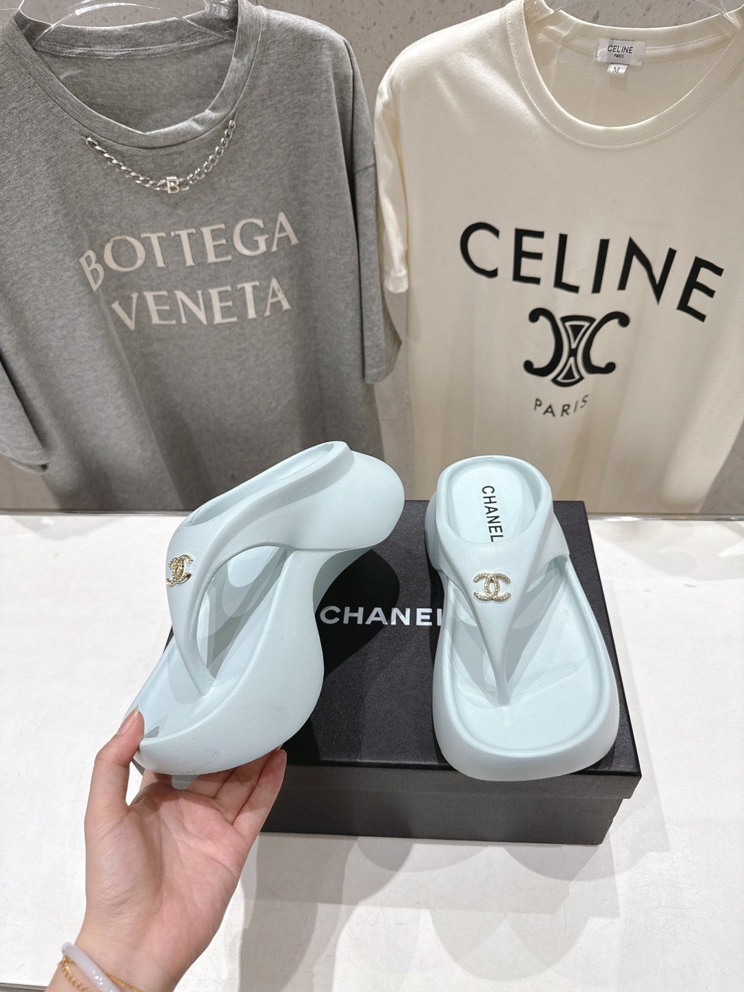 高版本出厂  Chanel*香奈儿F036 小香2026ss爆款人字拖厚底坡跟拖鞋真的是很耐看越看越喜欢