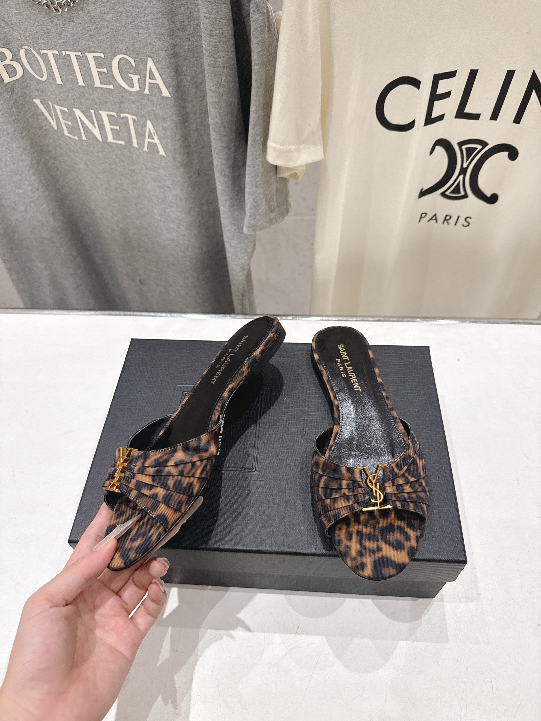 高版本出厂 「SAINT LAURENT*」F017 圣罗兰26ss夏季新款ysl 圣罗兰平底拖鞋~ 高版本出厂 「SAINT LAURENT*」F017 圣罗兰26ss夏季新款ysl 圣罗兰平底拖鞋~