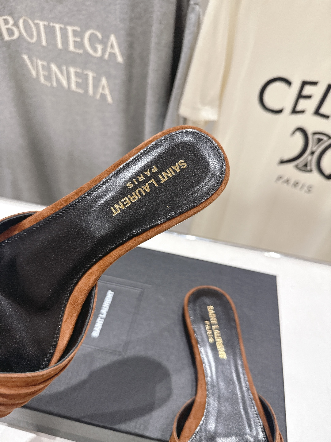 高版本出厂 「SAINT LAURENT*」F017 圣罗兰26ss夏季新款ysl 圣罗兰平底拖鞋~ 高版本出厂 「SAINT LAURENT*」F017 圣罗兰26ss夏季新款ysl 圣罗兰平底拖鞋~