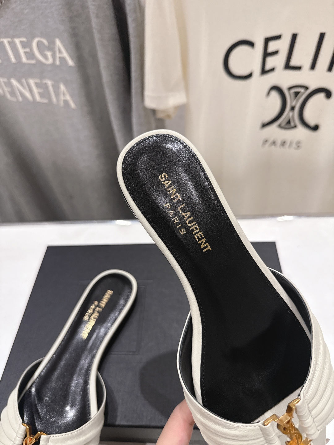高版本出厂 「SAINT LAURENT*」F017 圣罗兰26ss夏季新款ysl 圣罗兰平底拖鞋~ 高版本出厂 「SAINT LAURENT*」F017 圣罗兰26ss夏季新款ysl 圣罗兰平底拖鞋~