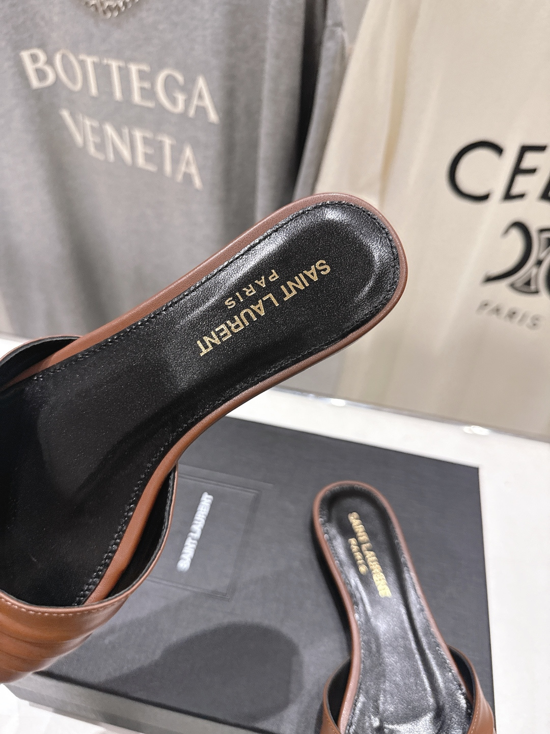 高版本出厂 「SAINT LAURENT*」F017 圣罗兰26ss夏季新款ysl 圣罗兰平底拖鞋~ 高版本出厂 「SAINT LAURENT*」F017 圣罗兰26ss夏季新款ysl 圣罗兰平底拖鞋~