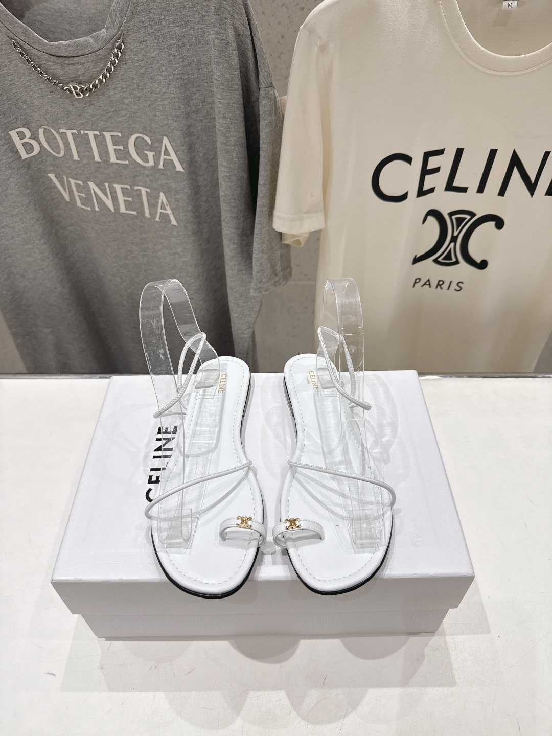 高版本出厂  Celine~赛琳F018 2026ss夏季新款平底时尚罗马风夹脚平底凉鞋New Celi