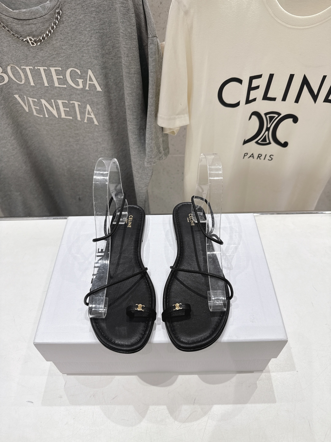 高版本出厂  Celine~赛琳F018 2026ss夏季新款平底时尚罗马风夹脚平底凉鞋New Celi