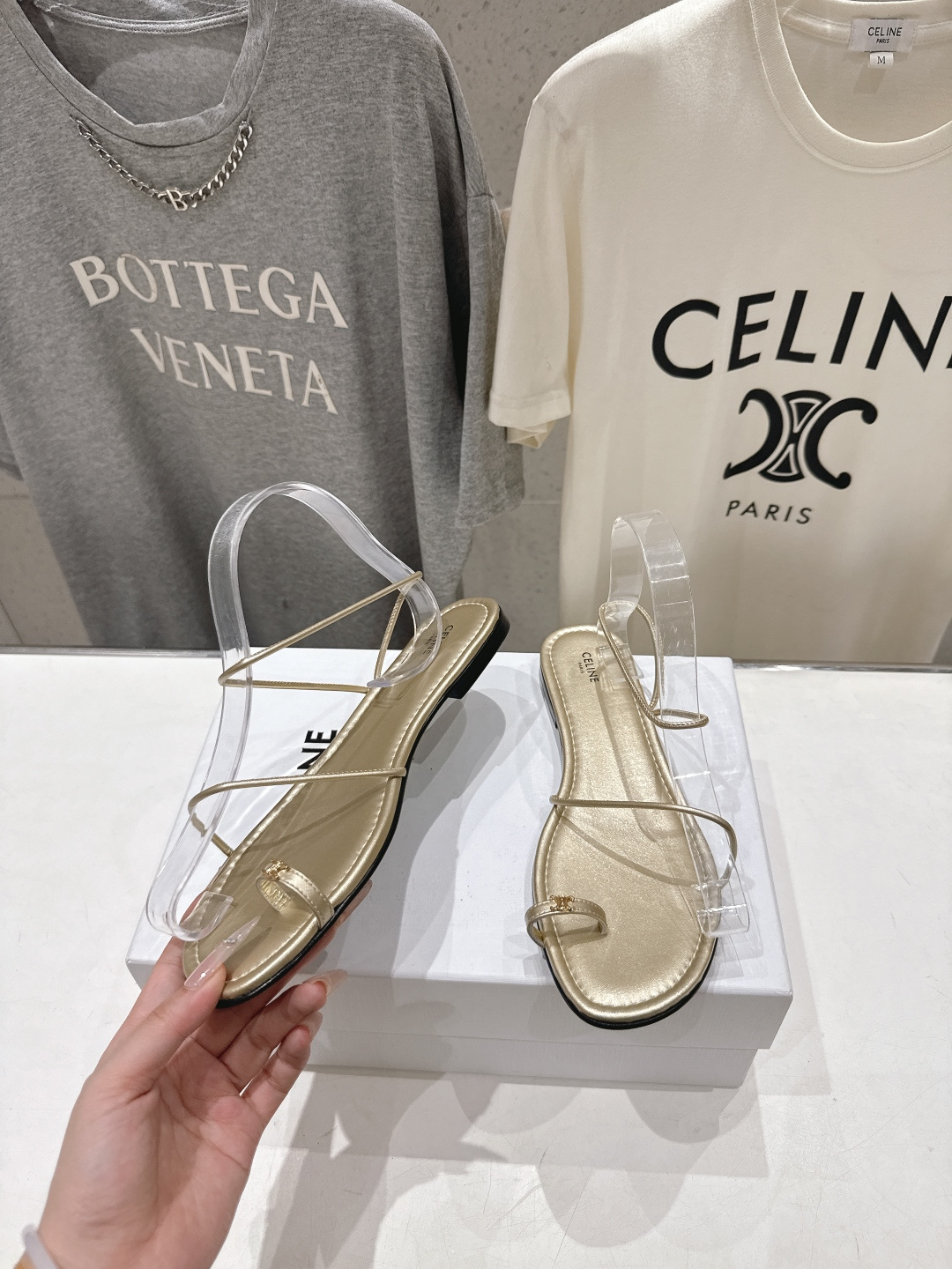 高版本出厂  Celine~赛琳F018 2026ss夏季新款平底时尚罗马风夹脚平底凉鞋New Celi