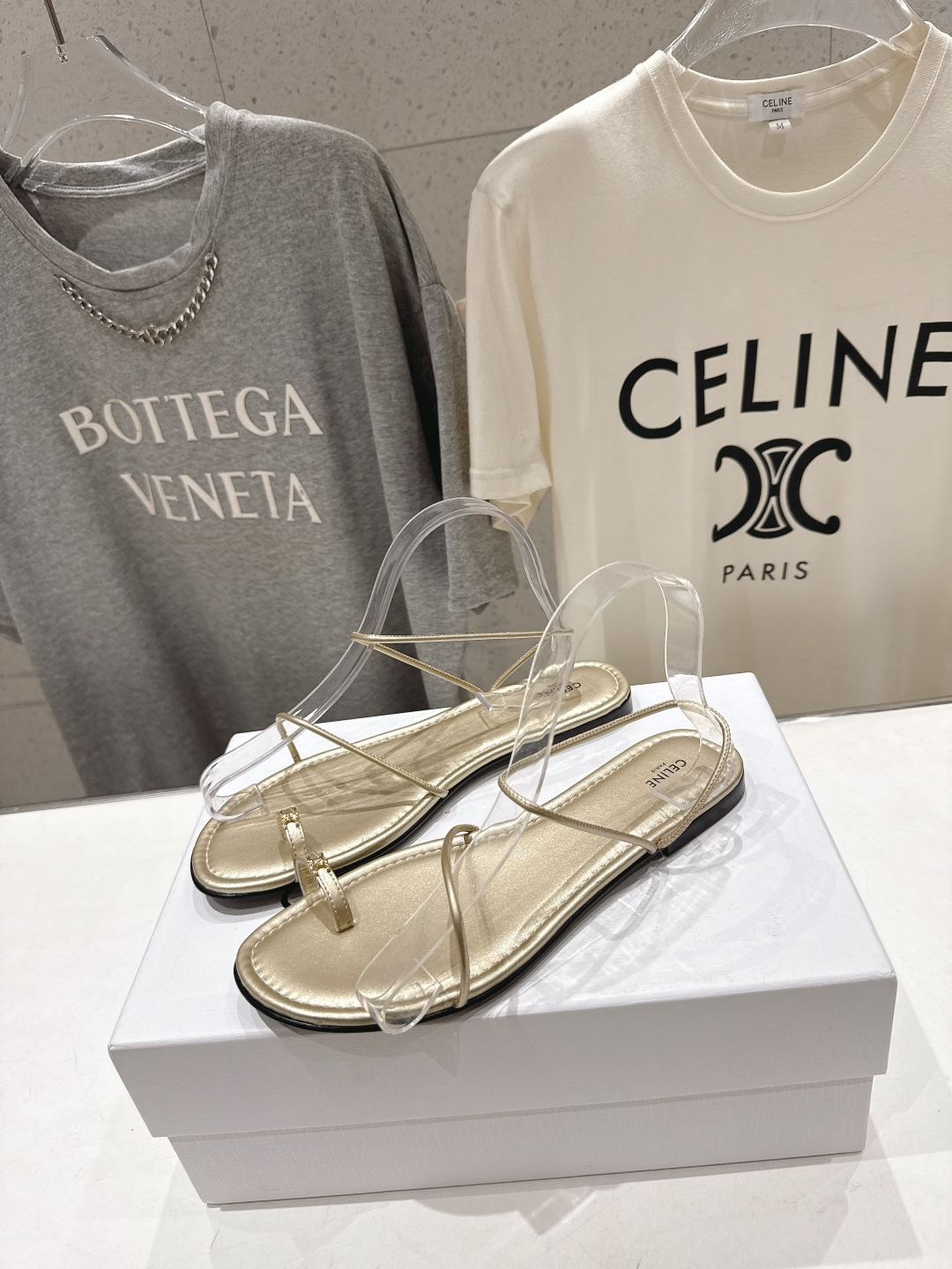 高版本出厂  Celine~赛琳F018 2026ss夏季新款平底时尚罗马风夹脚平底凉鞋New Celi