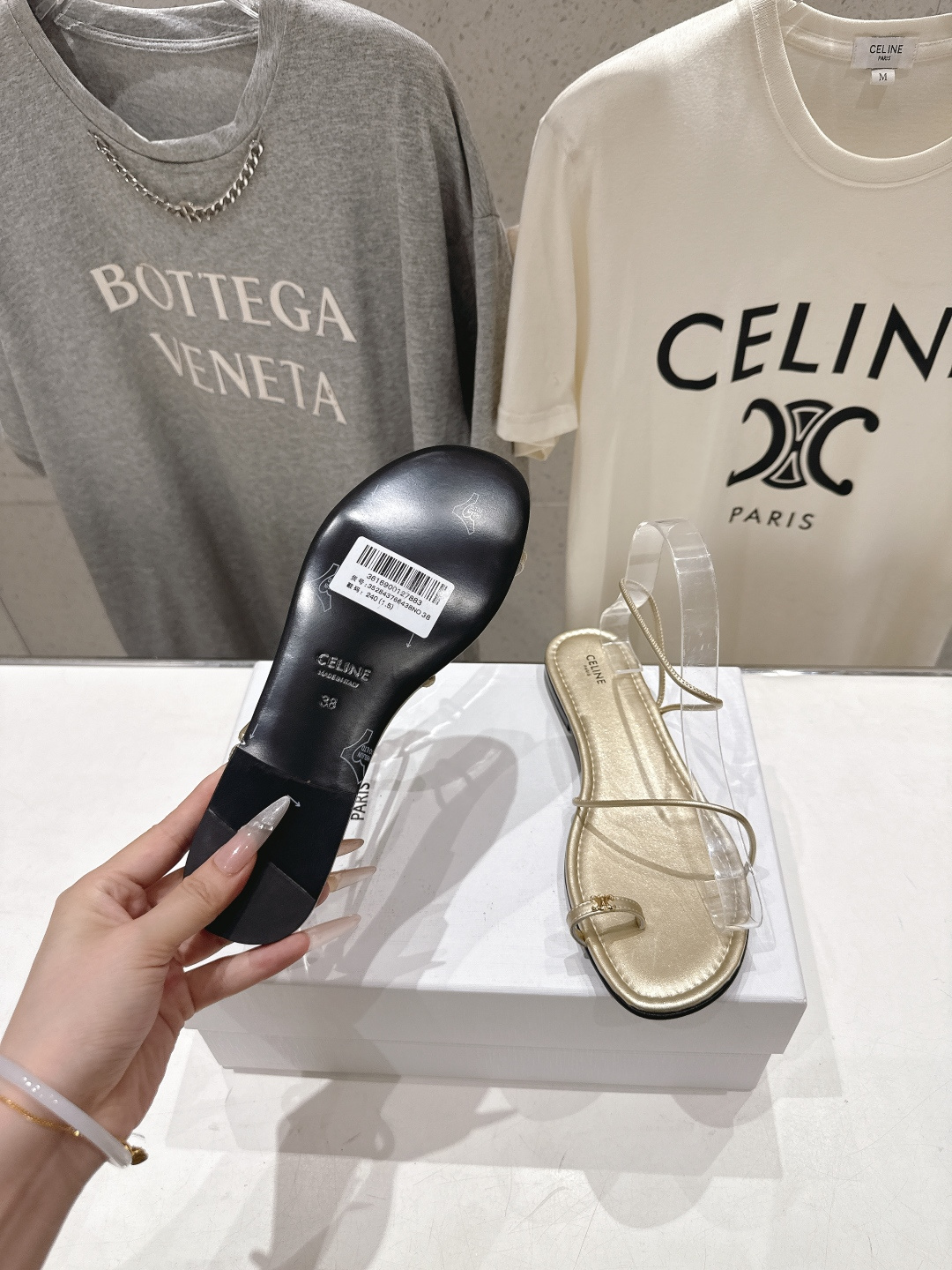 高版本出厂  Celine~赛琳F018 2026ss夏季新款平底时尚罗马风夹脚平底凉鞋New Celi