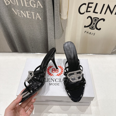 高版本出厂 BALENCIAG*巴黎世家F073 2026ss夏季新款双B字母扣高跟鞋拖鞋非常时髦一款 高版本出厂 BALENCIAG*巴黎世家F073 2026ss夏季新款双B字母扣高跟鞋拖鞋非常时髦一款