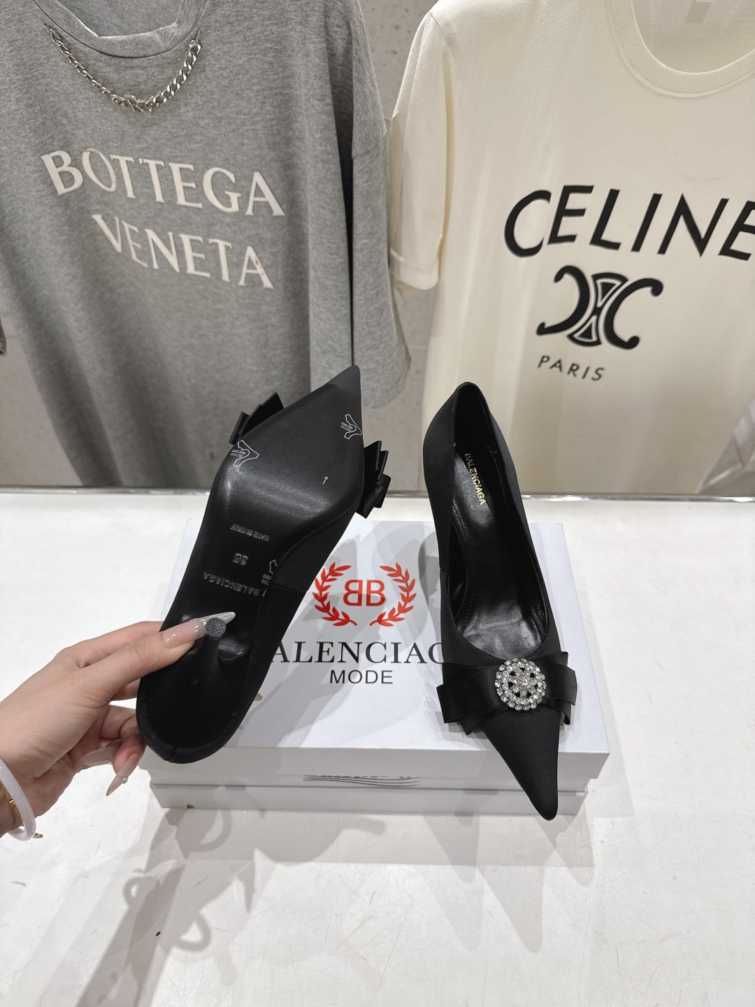 高版本出厂  BALENCIAG*巴黎世家F073 2026ss夏季新款水钻蝴蝶结尖头高跟鞋单鞋非常舒服
