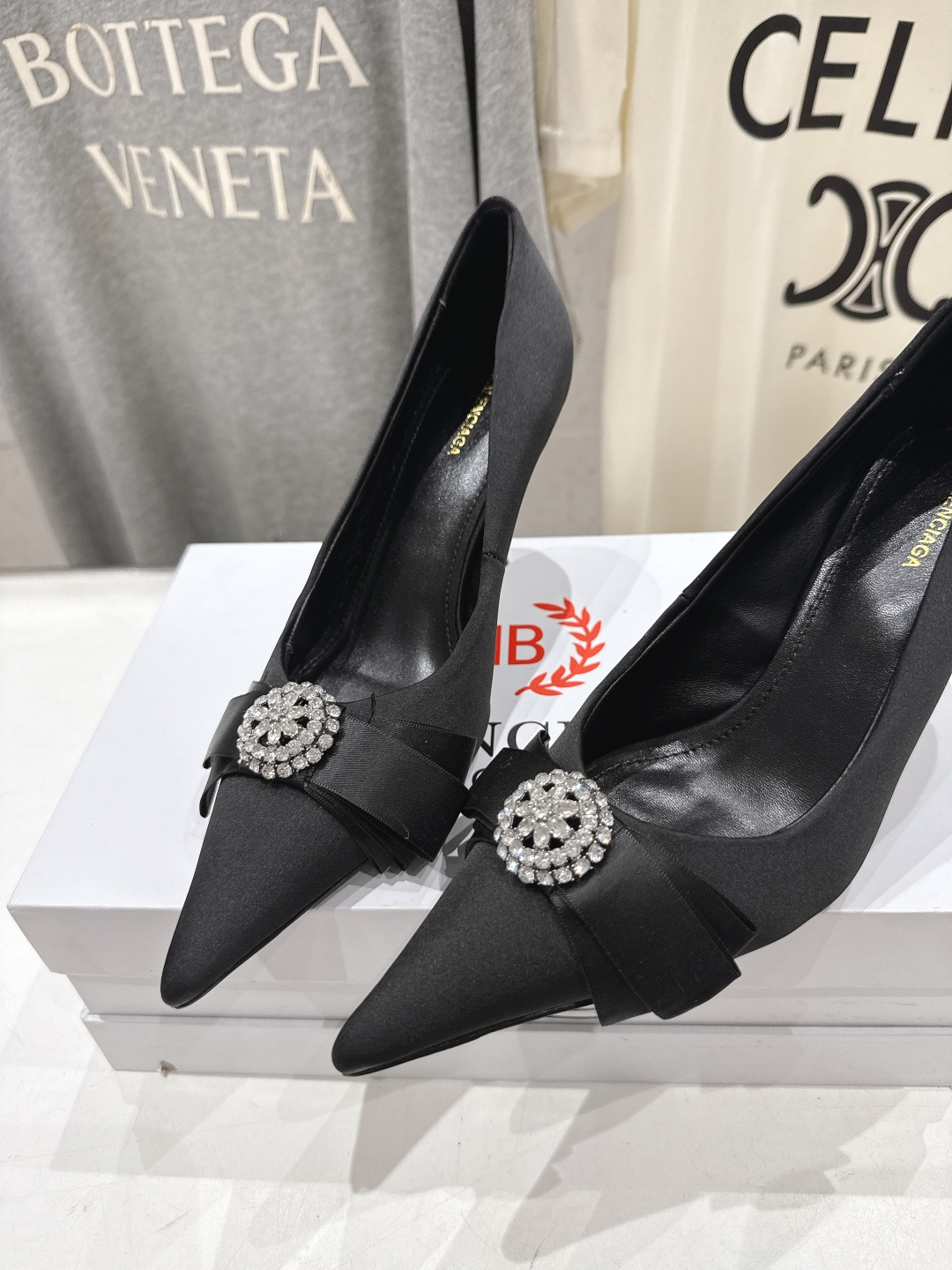 高版本出厂  BALENCIAG*巴黎世家F073 2026ss夏季新款水钻蝴蝶结尖头高跟鞋单鞋非常舒服