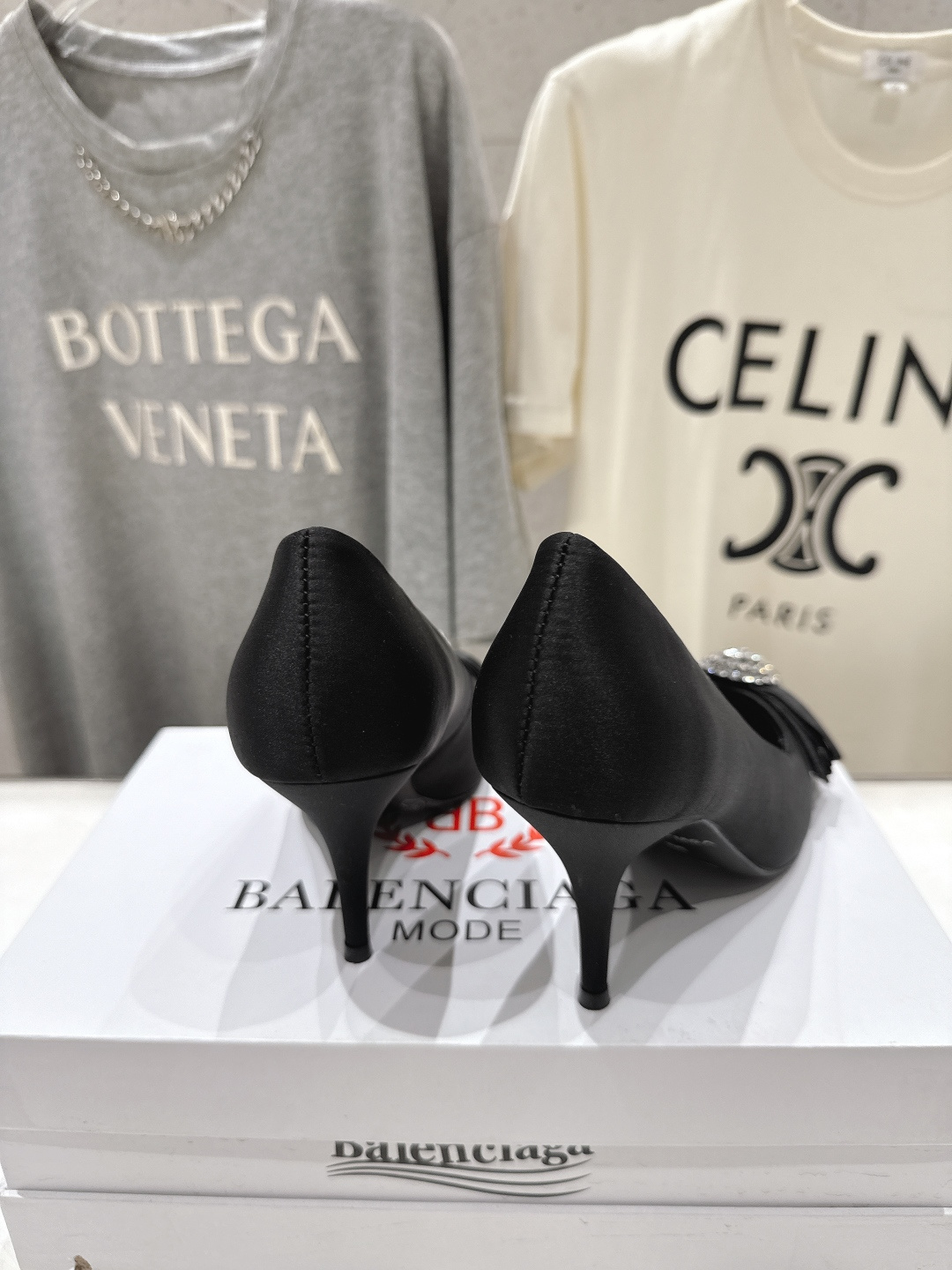 高版本出厂  BALENCIAG*巴黎世家F073 2026ss夏季新款水钻蝴蝶结尖头高跟鞋单鞋非常舒服