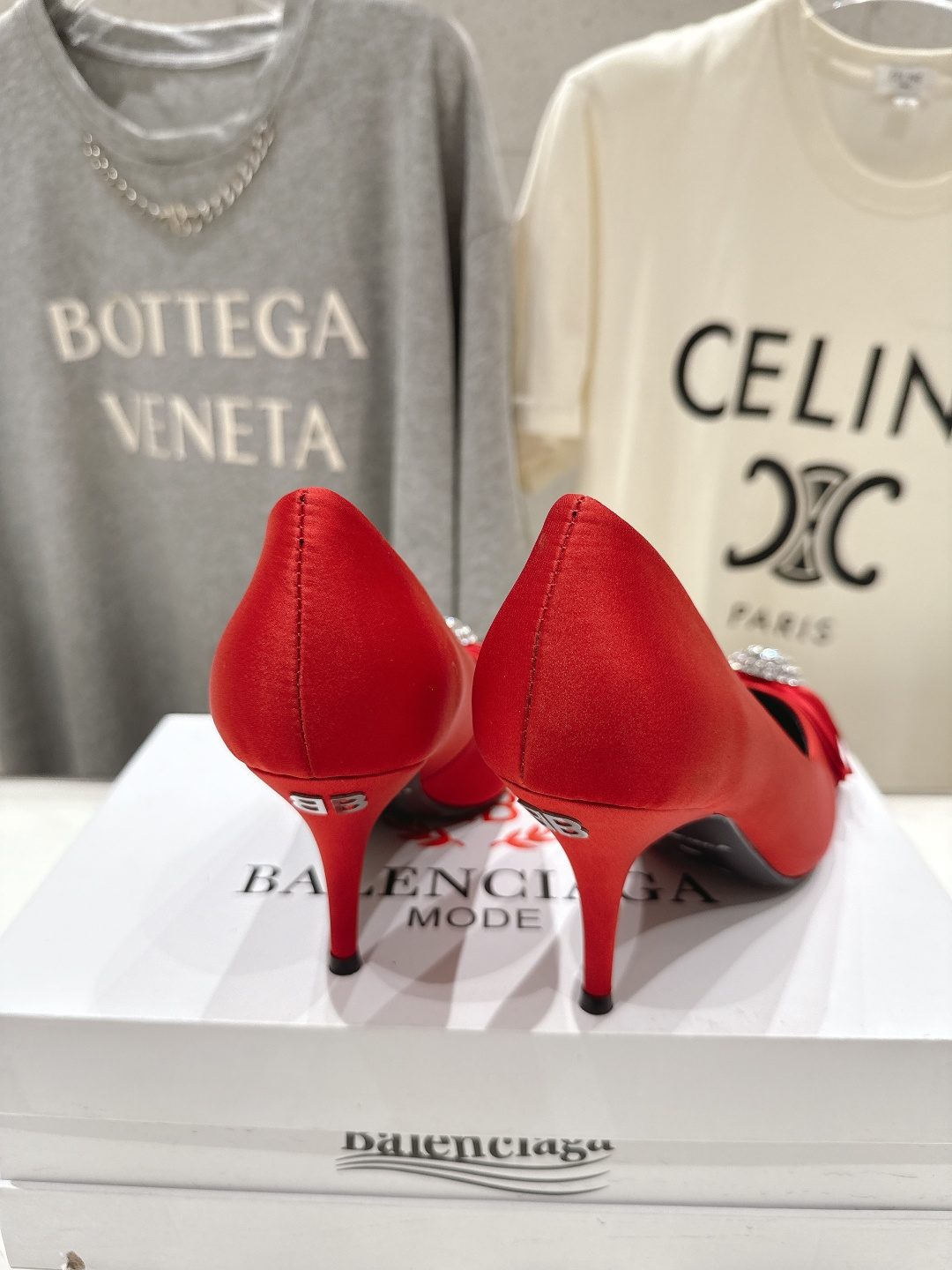 高版本出厂 BALENCIAG*巴黎世家F073 2026ss夏季新款水钻蝴蝶结尖头高跟鞋单鞋非常舒服 高版本出厂 BALENCIAG*巴黎世家F073 2026ss夏季新款水钻蝴蝶结尖头高跟鞋单鞋非常舒服