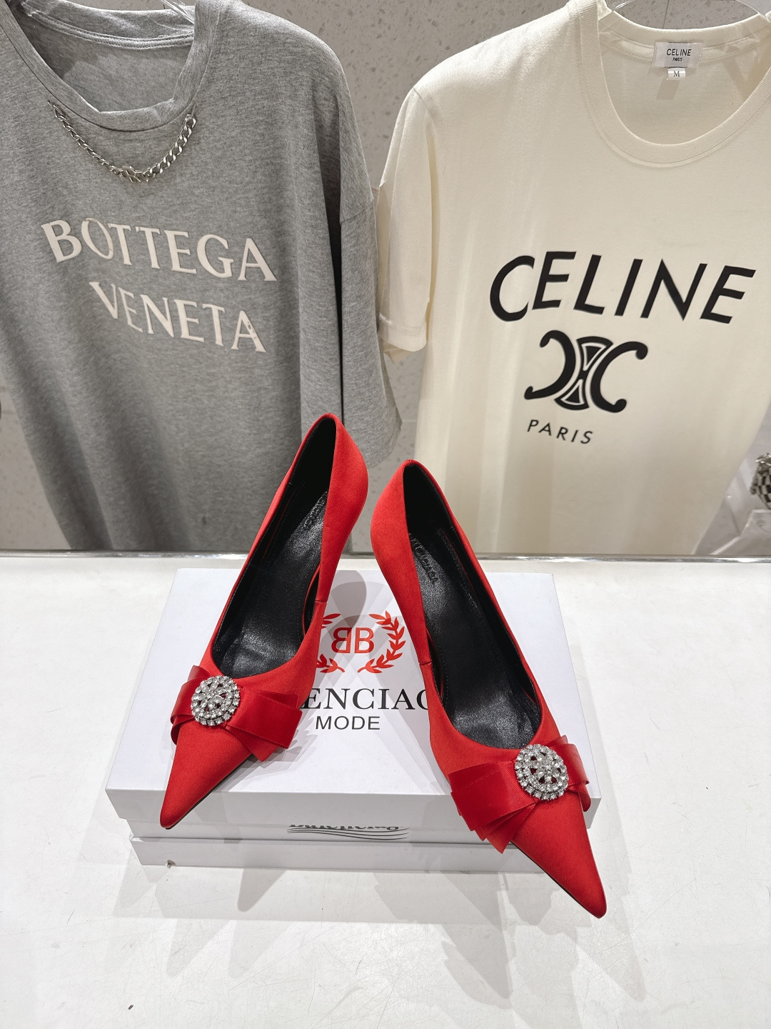 高版本出厂 BALENCIAG*巴黎世家F073 2026ss夏季新款水钻蝴蝶结尖头高跟鞋单鞋非常舒服 高版本出厂 BALENCIAG*巴黎世家F073 2026ss夏季新款水钻蝴蝶结尖头高跟鞋单鞋非常舒服