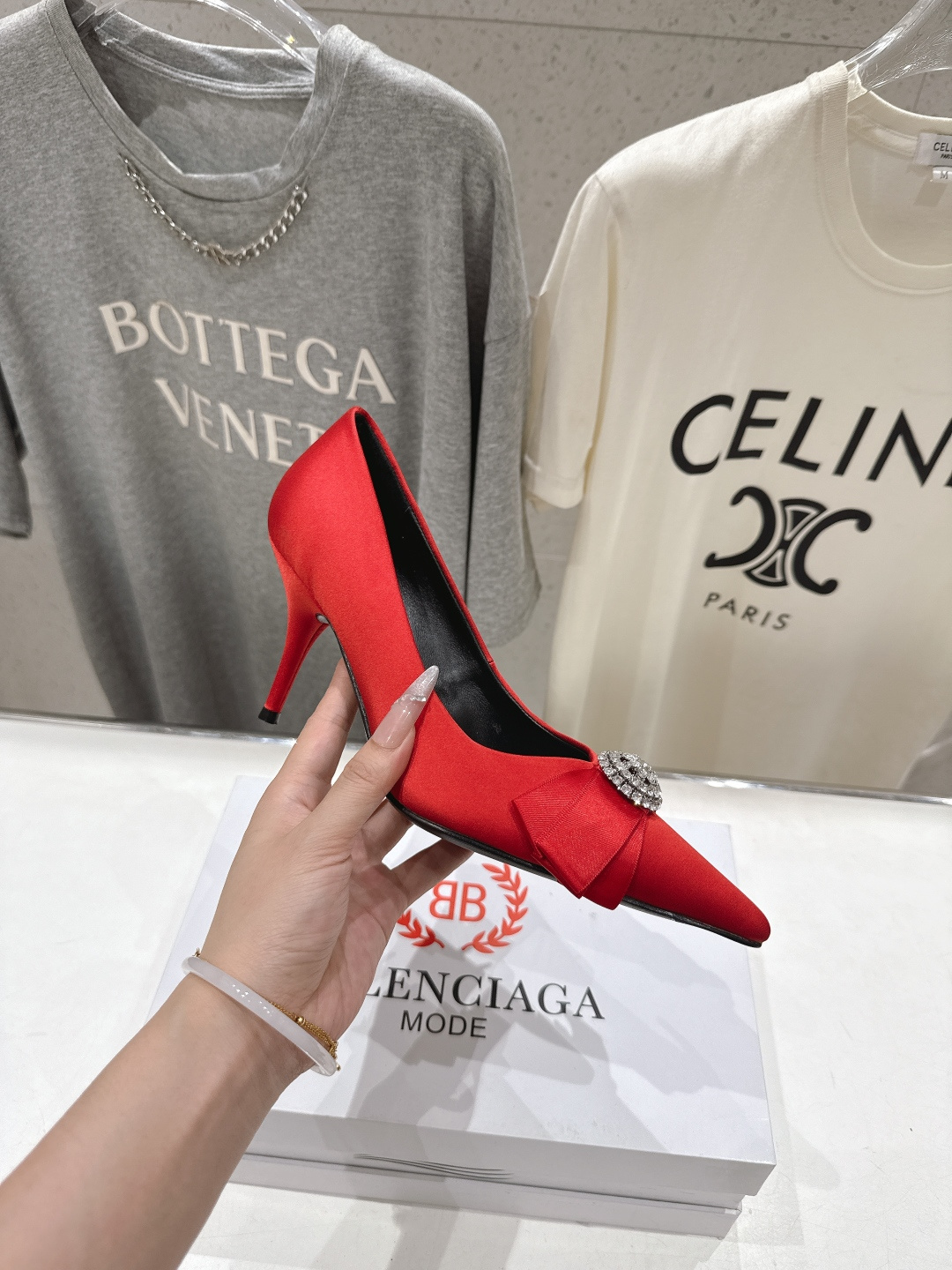 高版本出厂 BALENCIAG*巴黎世家F073 2026ss夏季新款水钻蝴蝶结尖头高跟鞋单鞋非常舒服 高版本出厂 BALENCIAG*巴黎世家F073 2026ss夏季新款水钻蝴蝶结尖头高跟鞋单鞋非常舒服