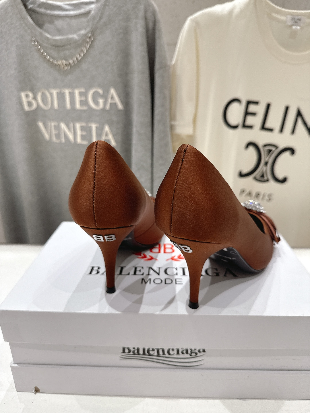 高版本出厂 BALENCIAG*巴黎世家F073 2026ss夏季新款水钻蝴蝶结尖头高跟鞋单鞋非常舒服 高版本出厂 BALENCIAG*巴黎世家F073 2026ss夏季新款水钻蝴蝶结尖头高跟鞋单鞋非常舒服