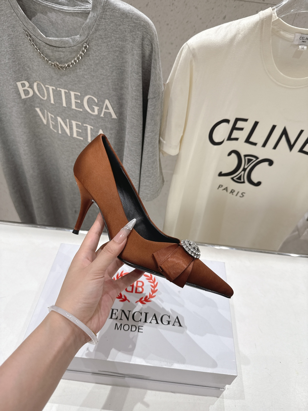 高版本出厂 BALENCIAG*巴黎世家F073 2026ss夏季新款水钻蝴蝶结尖头高跟鞋单鞋非常舒服 高版本出厂 BALENCIAG*巴黎世家F073 2026ss夏季新款水钻蝴蝶结尖头高跟鞋单鞋非常舒服