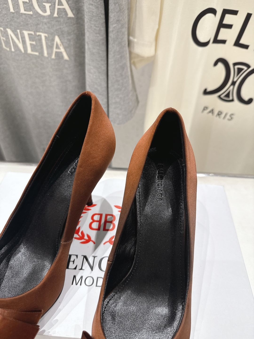 高版本出厂 BALENCIAG*巴黎世家F073 2026ss夏季新款水钻蝴蝶结尖头高跟鞋单鞋非常舒服 高版本出厂 BALENCIAG*巴黎世家F073 2026ss夏季新款水钻蝴蝶结尖头高跟鞋单鞋非常舒服