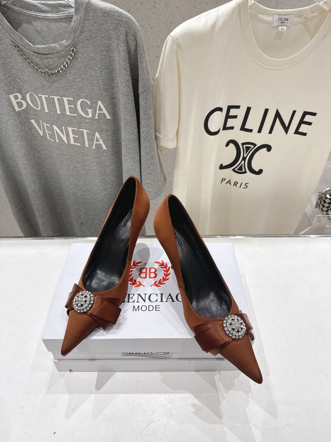 高版本出厂 BALENCIAG*巴黎世家F073 2026ss夏季新款水钻蝴蝶结尖头高跟鞋单鞋非常舒服 高版本出厂 BALENCIAG*巴黎世家F073 2026ss夏季新款水钻蝴蝶结尖头高跟鞋单鞋非常舒服