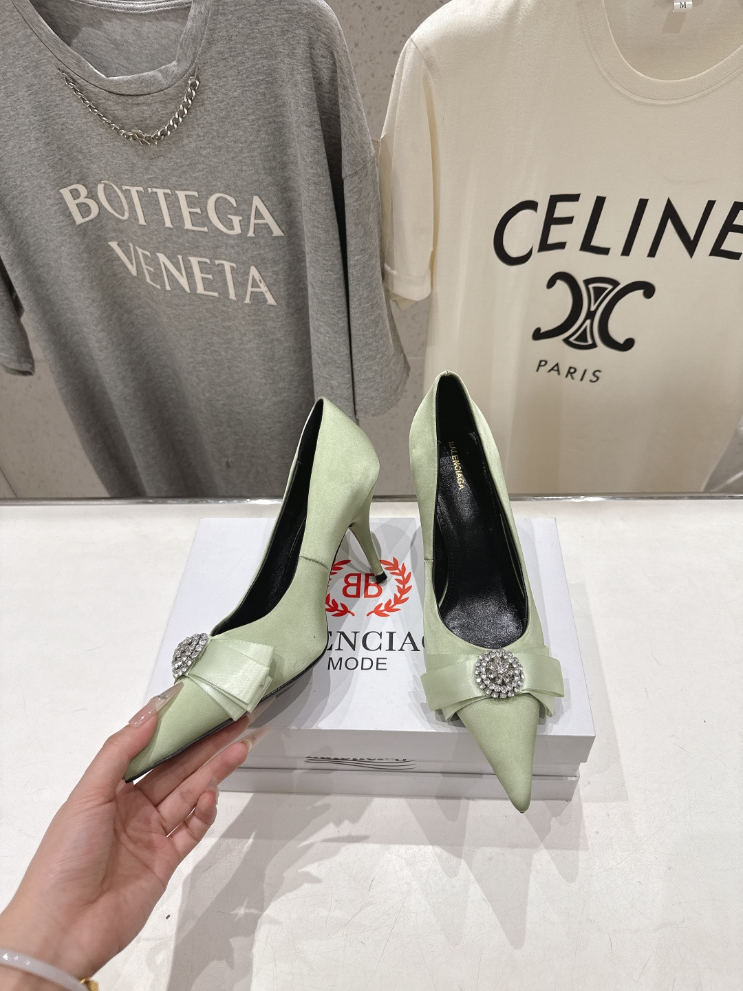 高版本出厂 BALENCIAG*巴黎世家F073 2026ss夏季新款水钻蝴蝶结尖头高跟鞋单鞋非常舒服 高版本出厂 BALENCIAG*巴黎世家F073 2026ss夏季新款水钻蝴蝶结尖头高跟鞋单鞋非常舒服