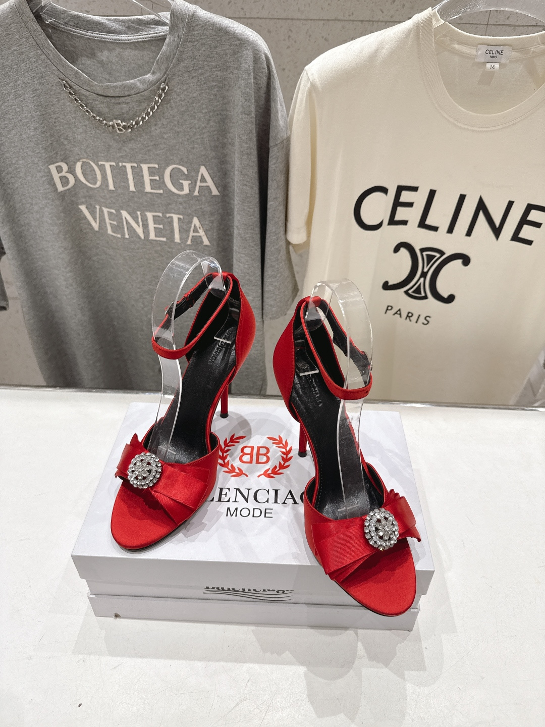 高版本出厂 BALENCIAG*巴黎世家F073 2026ss夏季新款水钻蝴蝶结鱼嘴高跟鞋凉鞋非常舒服 高版本出厂 BALENCIAG*巴黎世家F073 2026ss夏季新款水钻蝴蝶结鱼嘴高跟鞋凉鞋非常舒服