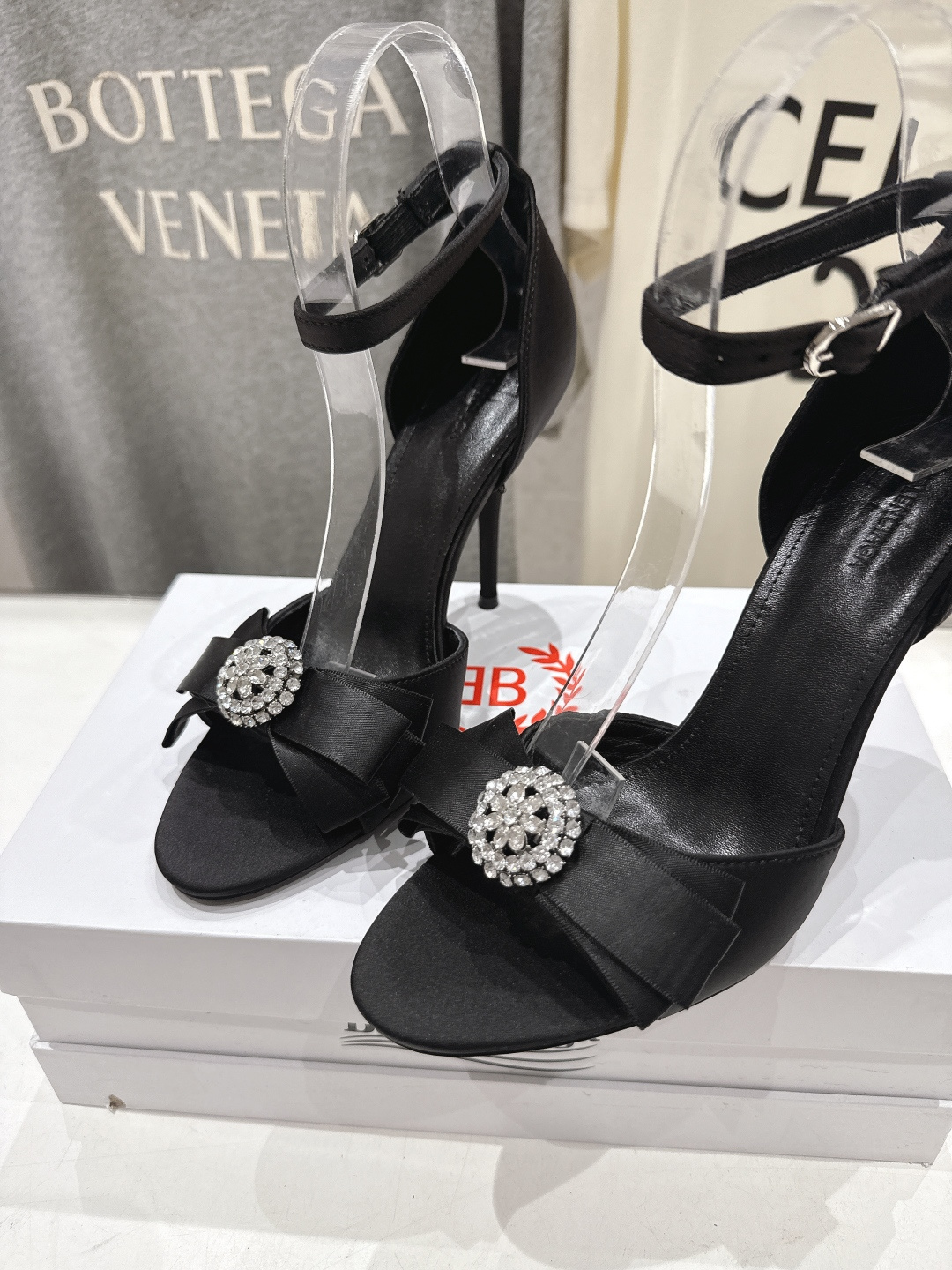 高版本出厂  BALENCIAG*巴黎世家F073 2026ss夏季新款水钻蝴蝶结鱼嘴高跟鞋凉鞋非常舒服