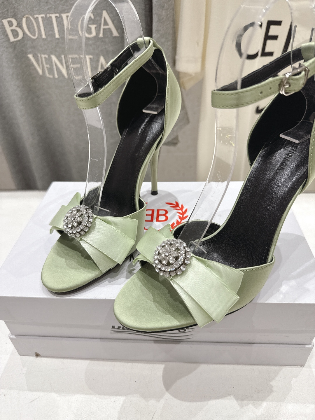 高版本出厂 BALENCIAG*巴黎世家F073 2026ss夏季新款水钻蝴蝶结鱼嘴高跟鞋凉鞋非常舒服 高版本出厂 BALENCIAG*巴黎世家F073 2026ss夏季新款水钻蝴蝶结鱼嘴高跟鞋凉鞋非常舒服