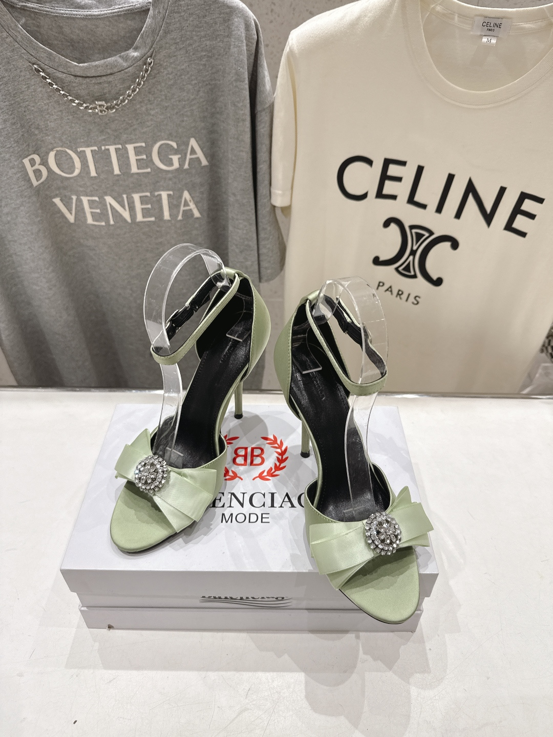 高版本出厂 BALENCIAG*巴黎世家F073 2026ss夏季新款水钻蝴蝶结鱼嘴高跟鞋凉鞋非常舒服 高版本出厂 BALENCIAG*巴黎世家F073 2026ss夏季新款水钻蝴蝶结鱼嘴高跟鞋凉鞋非常舒服