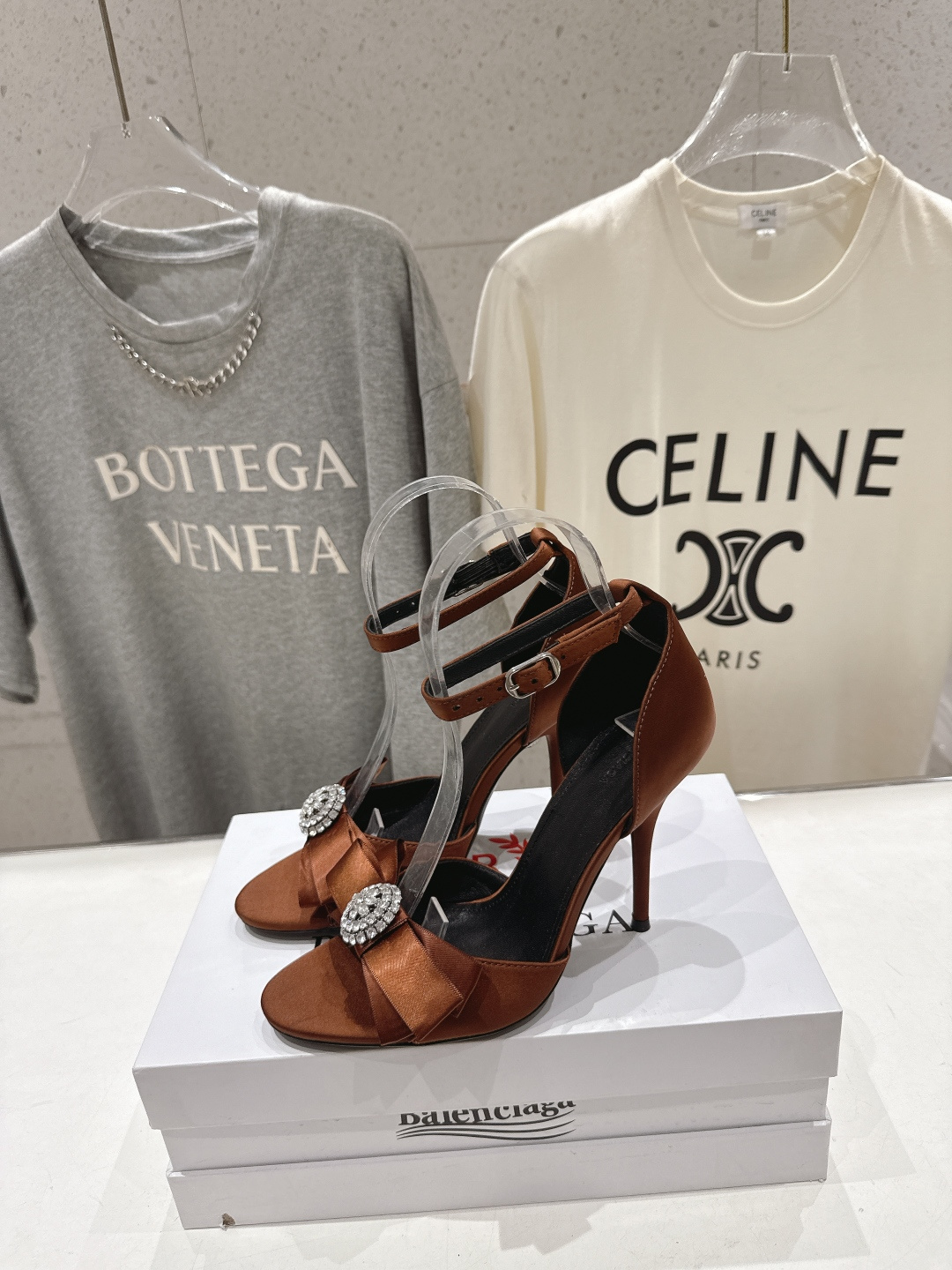 高版本出厂 BALENCIAG*巴黎世家F073 2026ss夏季新款水钻蝴蝶结鱼嘴高跟鞋凉鞋非常舒服 高版本出厂 BALENCIAG*巴黎世家F073 2026ss夏季新款水钻蝴蝶结鱼嘴高跟鞋凉鞋非常舒服