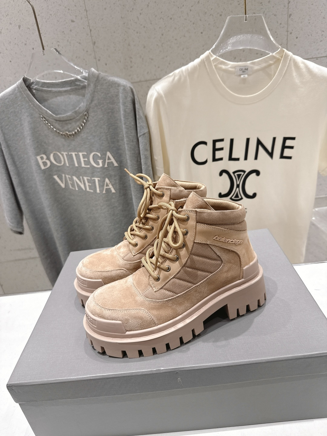 高版本出厂 男码+20 BALENCIAG*巴黎世家F046 2026ss秋冬新款高帮系带短靴 情侣 高版本出厂 男码+20 BALENCIAG*巴黎世家F046 2026ss秋冬新款高帮系带短靴 情侣