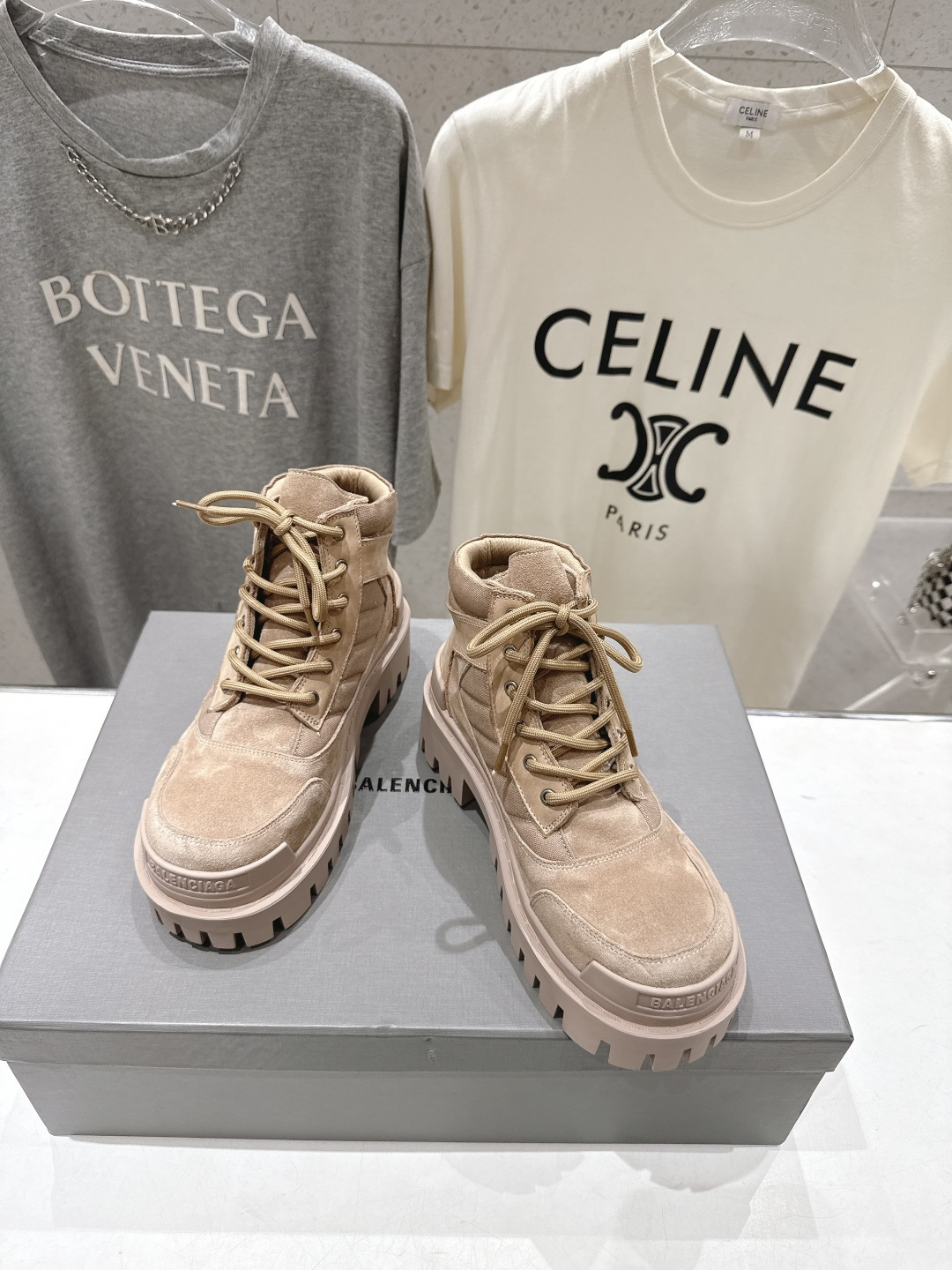 高版本出厂 男码+20 BALENCIAG*巴黎世家F046 2026ss秋冬新款高帮系带短靴 情侣 高版本出厂 男码+20 BALENCIAG*巴黎世家F046 2026ss秋冬新款高帮系带短靴 情侣