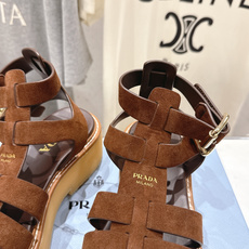高版本出厂 Prada/普拉达F029 2026ss夏季新款复古风沙滩厚底凉鞋这个鞋型真的属于经典不会过 高版本出厂 Prada/普拉达F029 2026ss夏季新款复古风沙滩厚底凉鞋这个鞋型真的属于经典不会过