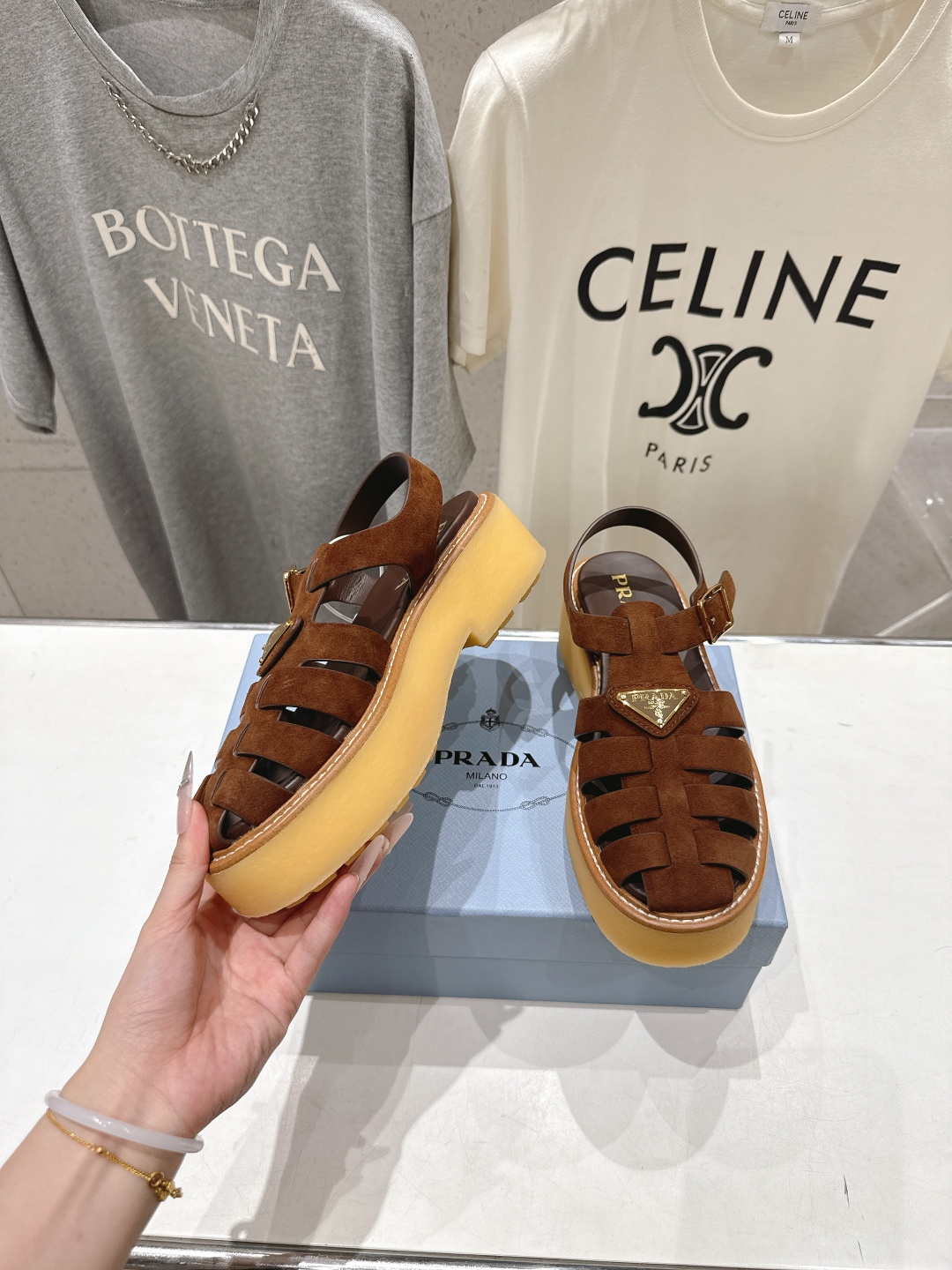 高版本出厂 Prada/普拉达F029 2026ss夏季新款复古风沙滩厚底凉鞋这个鞋型真的属于经典不会过 高版本出厂 Prada/普拉达F029 2026ss夏季新款复古风沙滩厚底凉鞋这个鞋型真的属于经典不会过