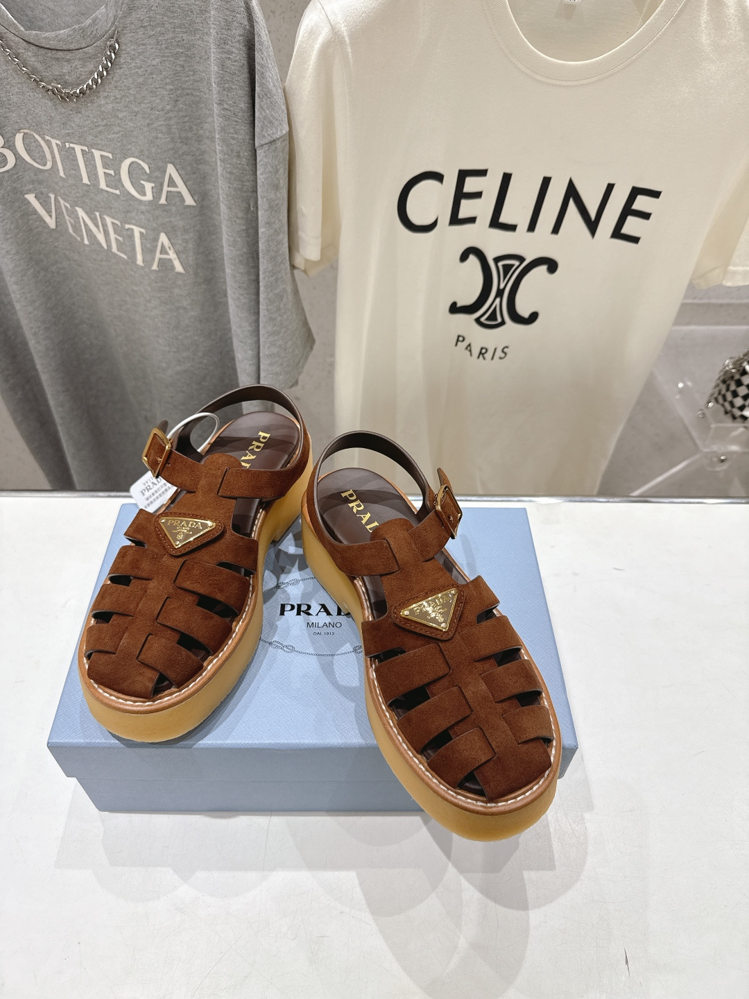 高版本出厂 Prada/普拉达F029 2026ss夏季新款复古风沙滩厚底凉鞋这个鞋型真的属于经典不会过 高版本出厂 Prada/普拉达F029 2026ss夏季新款复古风沙滩厚底凉鞋这个鞋型真的属于经典不会过