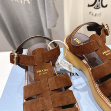 高版本出厂 Prada/普拉达F029 2026ss夏季新款复古风沙滩厚底凉鞋这个鞋型真的属于经典不会过 高版本出厂 Prada/普拉达F029 2026ss夏季新款复古风沙滩厚底凉鞋这个鞋型真的属于经典不会过