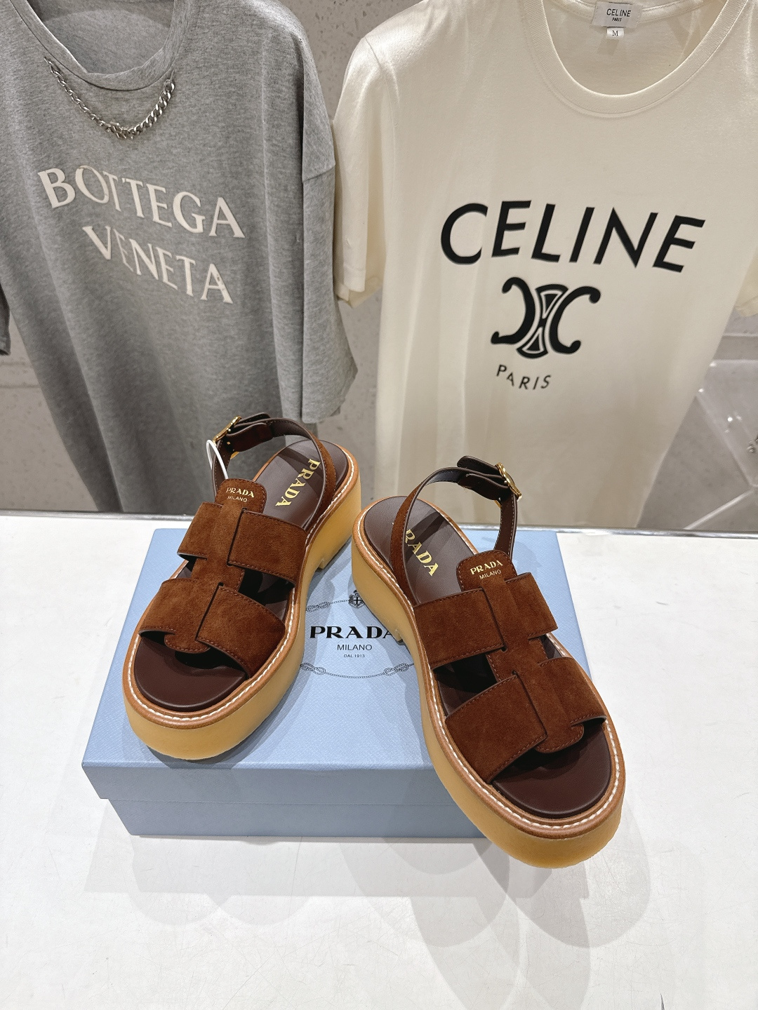 高版本出厂 Prada/普拉达F029 2026ss夏季新款复古风沙滩厚底凉鞋这个鞋型真的属于经典不会过 高版本出厂 Prada/普拉达F029 2026ss夏季新款复古风沙滩厚底凉鞋这个鞋型真的属于经典不会过